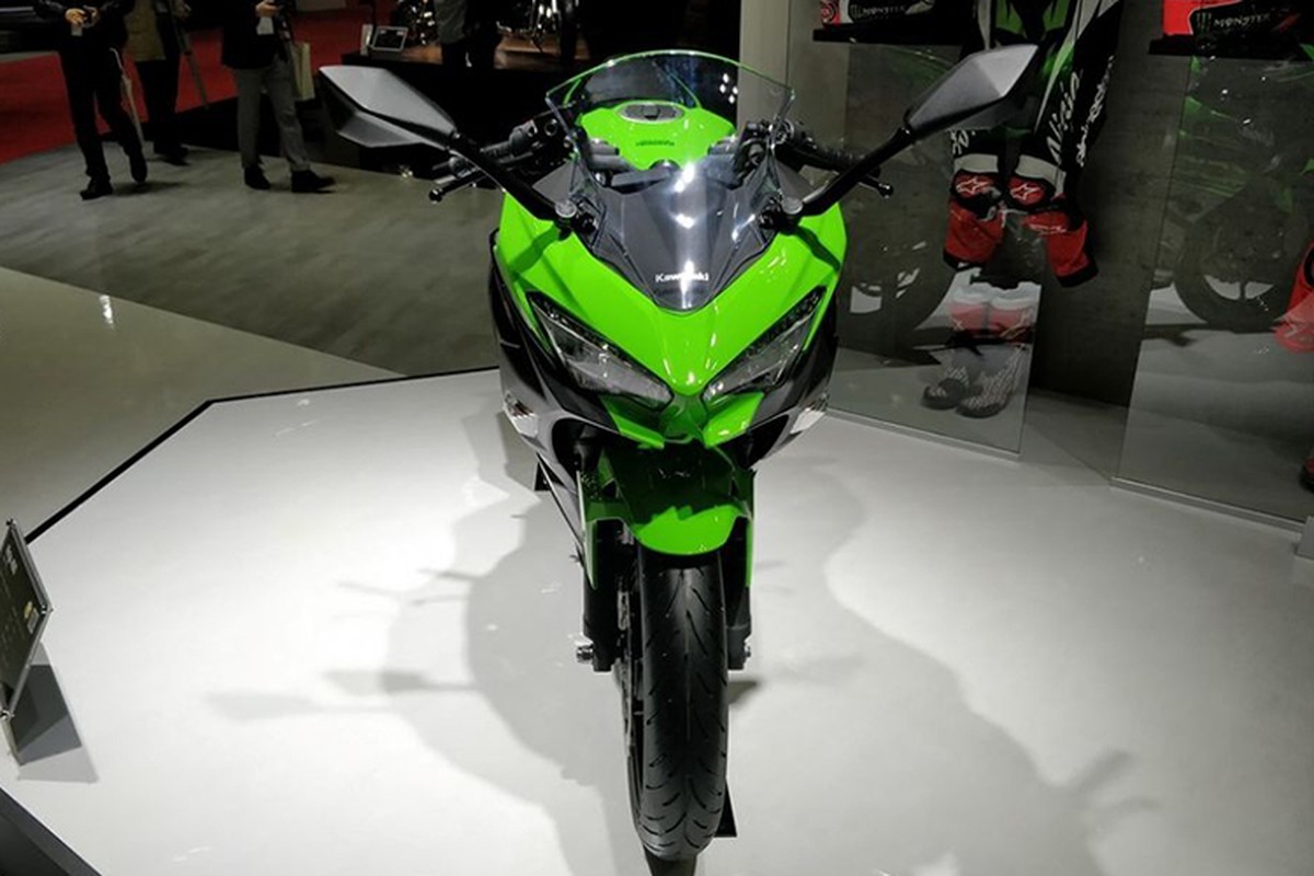 Kawasaki Ninja 400 &quot;chot gia&quot; 135 trieu sap ve Viet Nam-Hinh-3